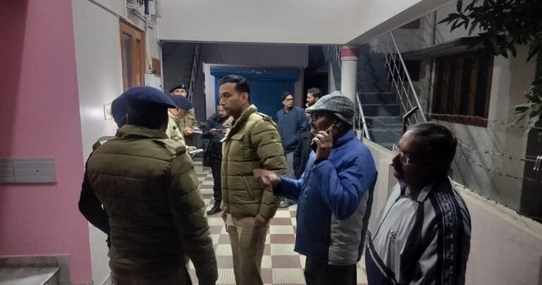 देहरादून ओएनजीसी के पूर्व इंजीनियर की चाकू से गोदकर हत्या, बाथरूम में मिला शव…………