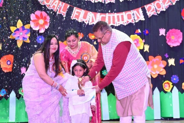 बब्बल्स स्कूल, रायपुर रोड़, देहरादून के वार्षिकोत्सव कार्यक्रम में प्रतिभाग करते कैबिनेट मंत्री गणेश जोशी……………