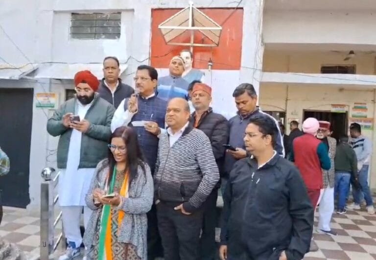 कांग्रेस का राजभवन कूच……………