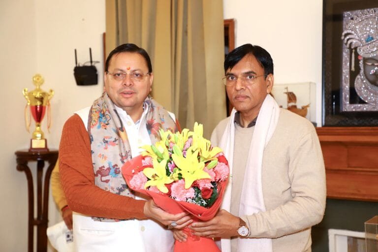 मुख्यमंत्री पुष्कर सिंह धामी ने नई दिल्ली में केंद्रीय खेल मंत्री मनसुख मांडविया से शिष्टाचार भेंट कर…………….