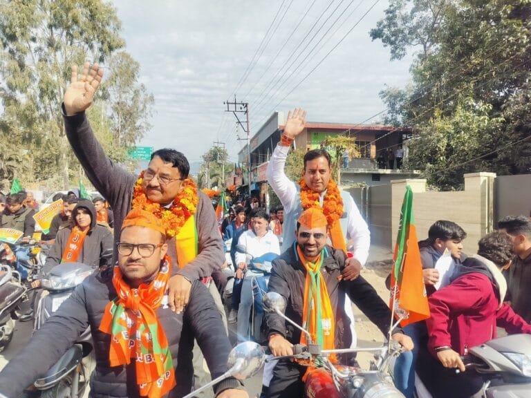 वार्ड 61 प्रशांत डोभाल की रैली में उमड़ी भीड़, विधायक उमेश शर्मा काऊ भी रहे मौजूद……………