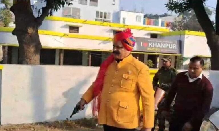 पूर्व विधायक चैंपियन की जमानत याचिका खारिज, 14 दिन की न्यायिक हिरासत में भेजा जेल……………..