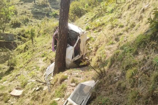 ओमनी दुर्घटना में छह स्कूली बच्चे घायल, जिला अस्पताल में भर्ती……………