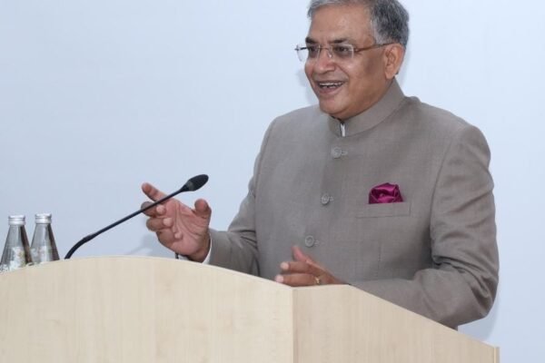 मतदान केंद्रों पर मतदाताओं के लिए मोबाइल डिपॉज़िट सुविधा प्रदान करेगा चुनाव आयोग……………..