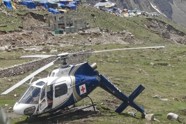 केदारनाथ में लैंडिंग के दौरान हेली एंबुलेंस दुर्घटनाग्रस्त,पायलट की सूझबूझ से टला बड़ा हादसा………………