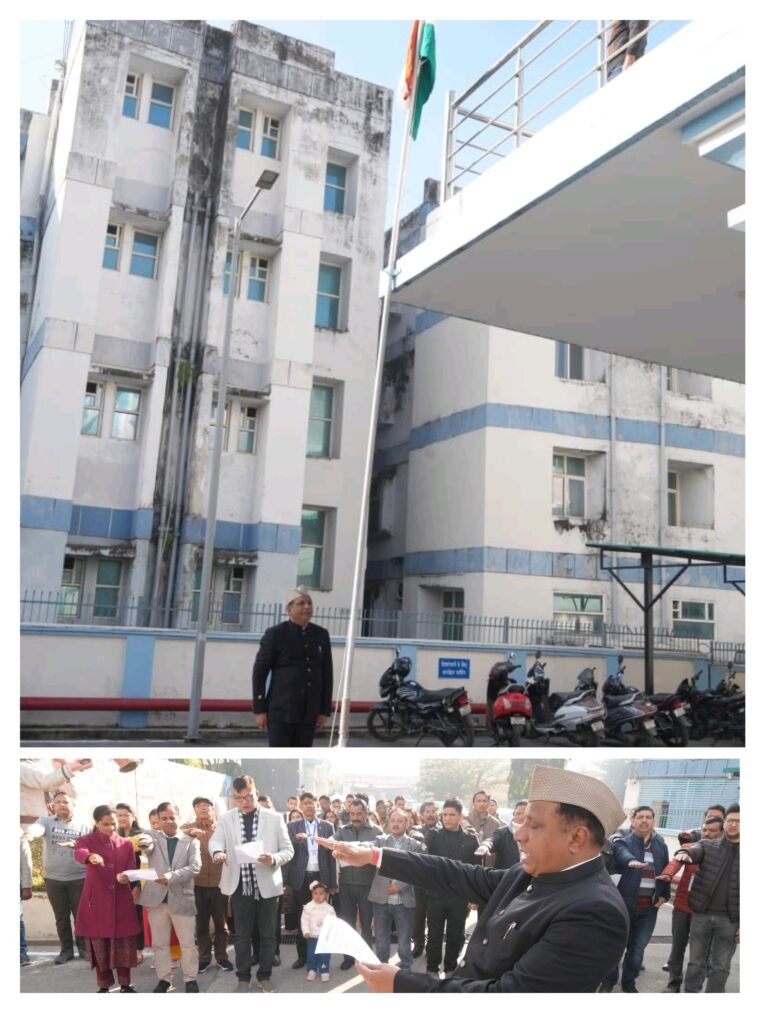 गणतंत्र दिवस के अवसर पर सूचना महानिदेशक बंशीधर तिवारी ने सूचना भवन परिसर में राष्ट्रीय ध्वज फहराया…………….