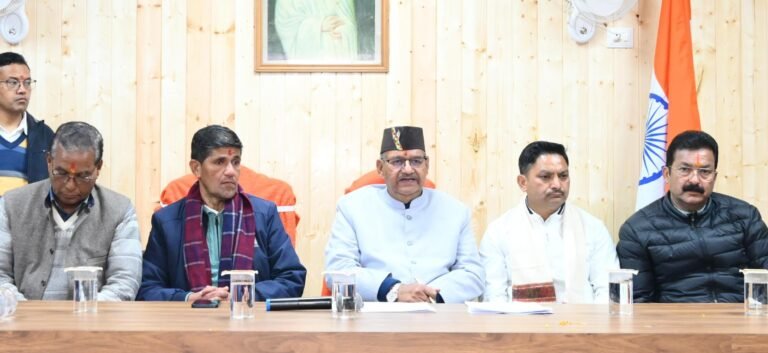 अल्मोड़ा में केंद्रीय बजट 2026-27 के संबंध में आयोजित प्रेस वार्ता को संबोधित करते कृषि मंत्री गणेश जोशी…………